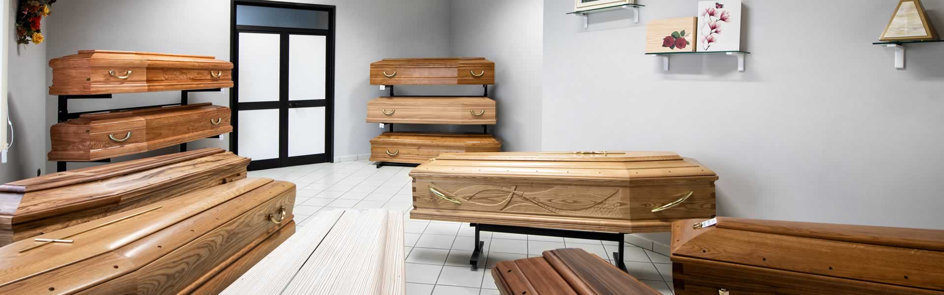 Cofani funebri in legno per funerali e riti funebri